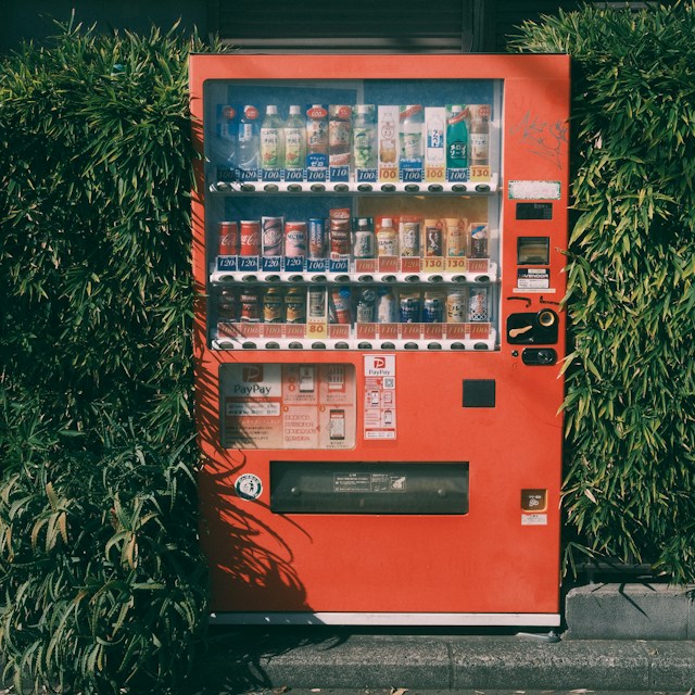 What Should First-Time Vending Machine Buyers Know About Stocking and Maintenance